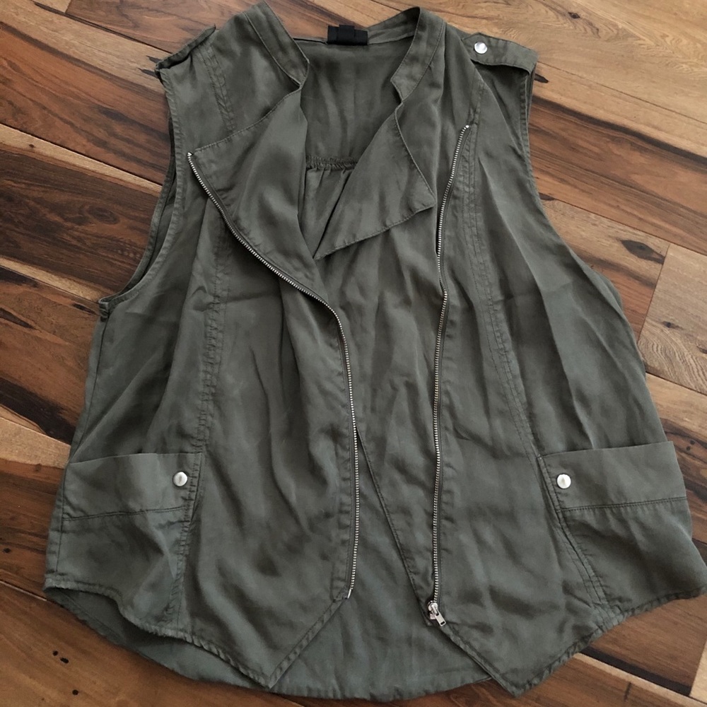 Mossimo army green vest size XL zipper & pockets